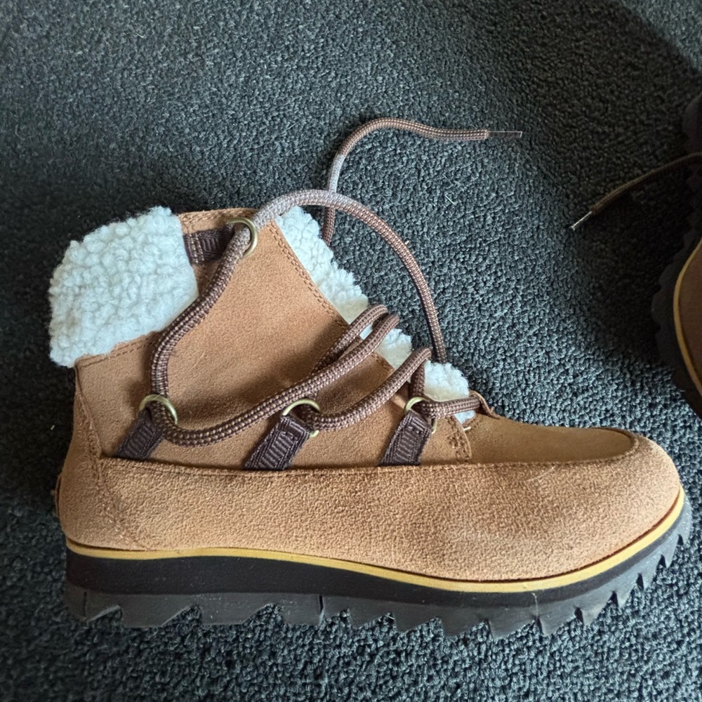 Sorel Light Brown Suede Winter Boots with White Fleece Lining